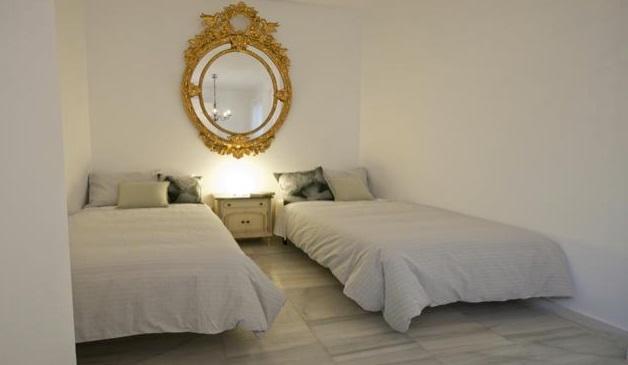 Apartamentos Almirante Hoyos Seville Ngoại thất bức ảnh